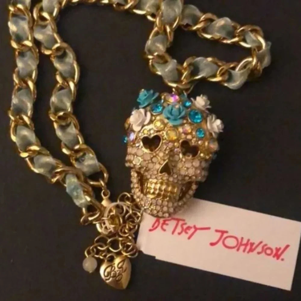NWT Betsey Johsnon Sugar Skull Necklace - Picture 9 of 14